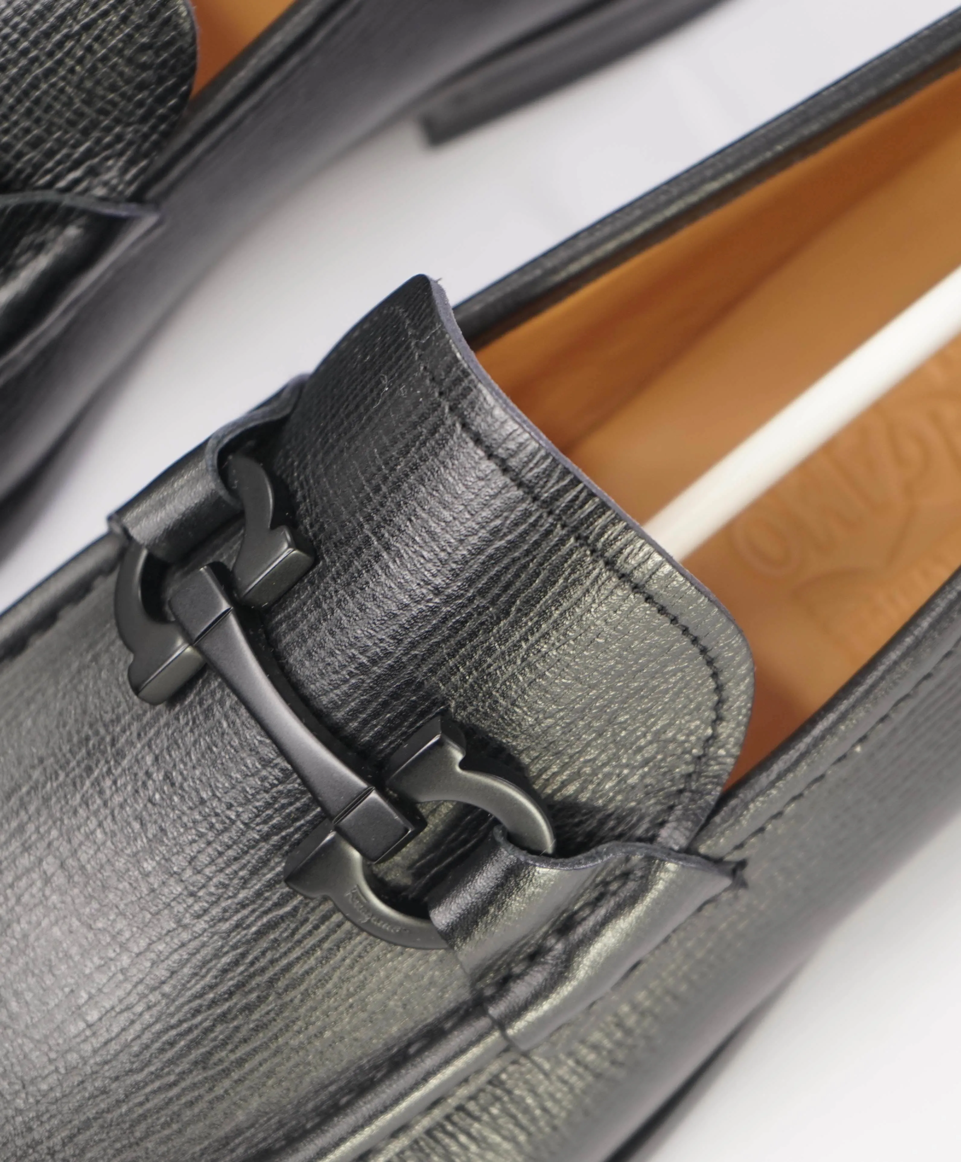 $850 SALVATORE FERRAGAMO - “GRANDIOSO 2" Gancini Bit Loafer Black Leather - 8 E