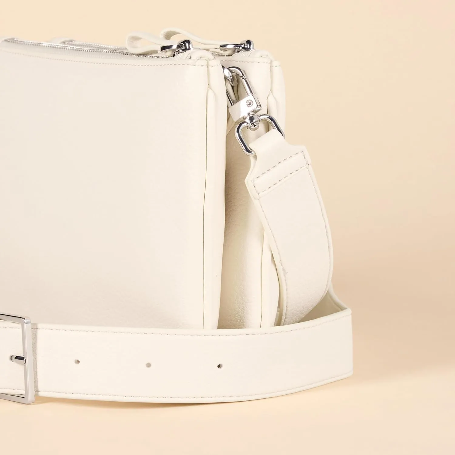 Amazon Essentials Women's Minimal Crossbody Bag