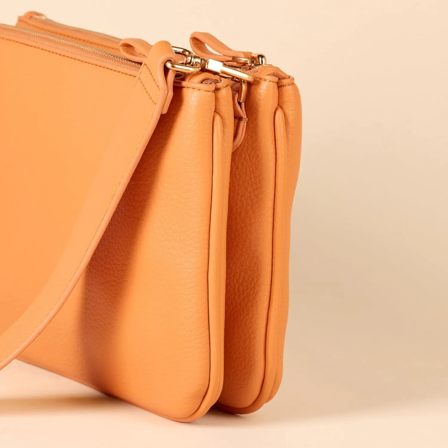 Amazon Essentials Women's Minimal Crossbody Bag