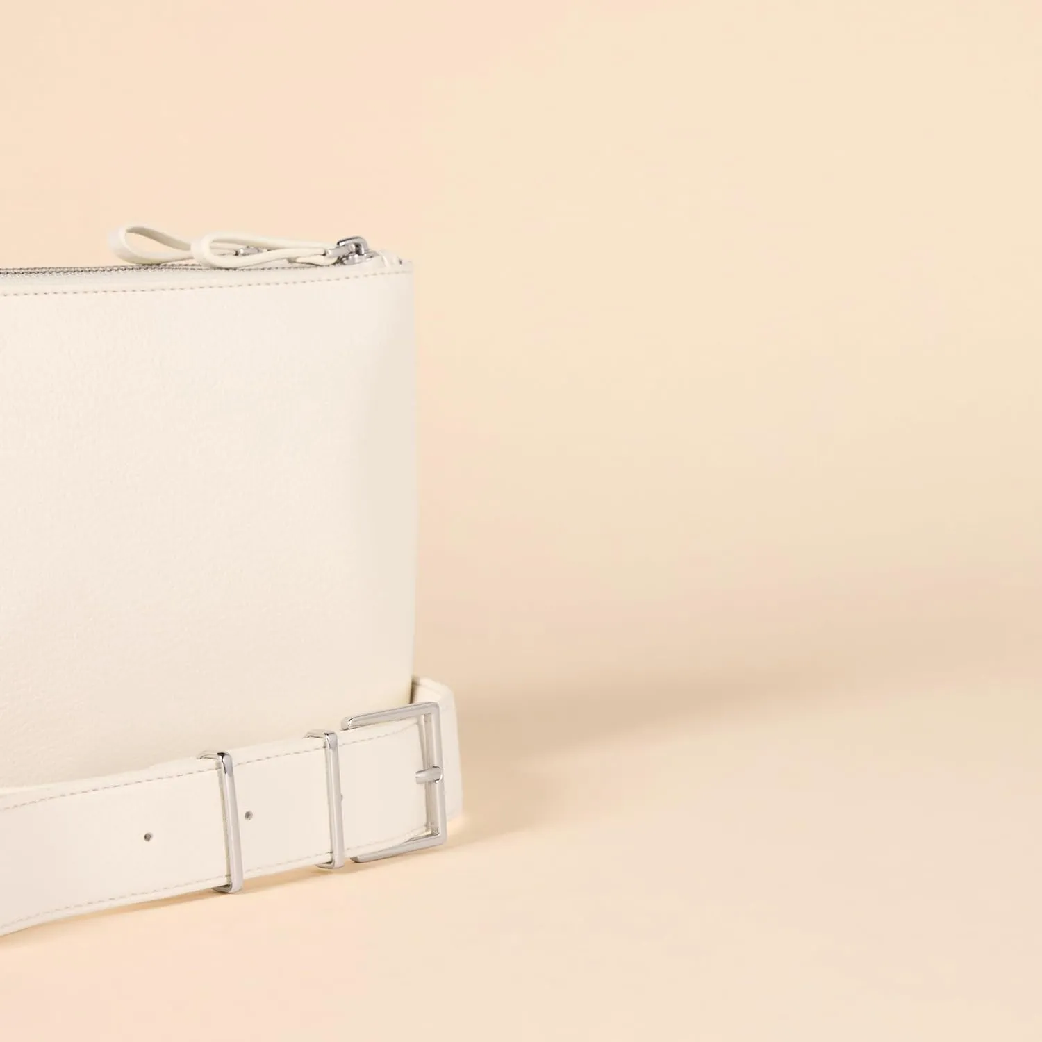 Amazon Essentials Women's Minimal Crossbody Bag