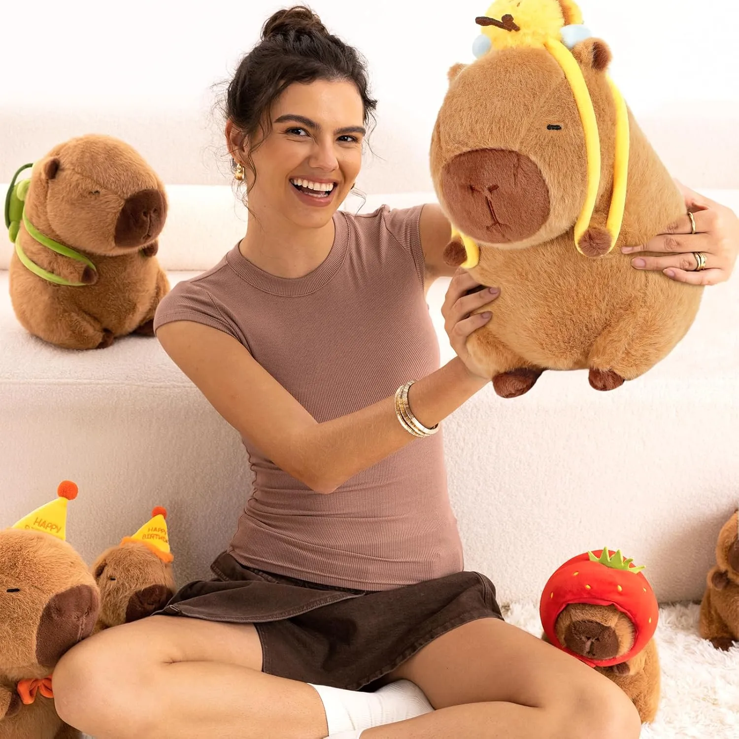 Ditucu Cute Capybara Plush with Bee Backpack Kawaii Capibara Stuffed Animal Toys Plushies Gifts for Kids Brown 13 inch