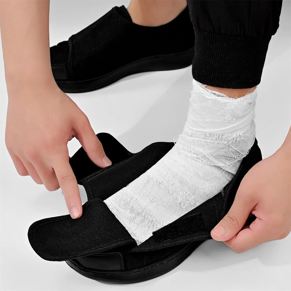Men's Wide Width Shoes with Easy Put On Adjustable Lightweight for Diabetic Edema Bunions Arthritis Swollen Feet Elderly Walking Widening Shoes