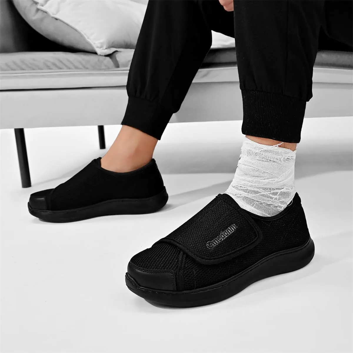 Men's Wide Width Shoes with Easy Put On Adjustable Lightweight for Diabetic Edema Bunions Arthritis Swollen Feet Elderly Walking Widening Shoes