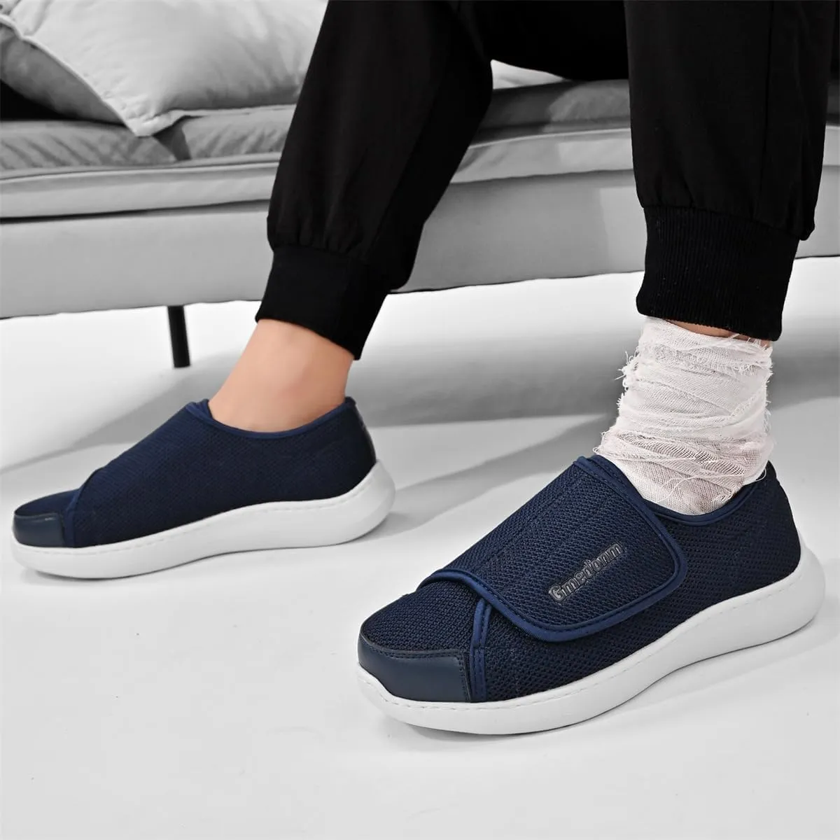 Men's Wide Width Shoes with Easy Put On Adjustable Lightweight for Diabetic Edema Bunions Arthritis Swollen Feet Elderly Walking Widening Shoes