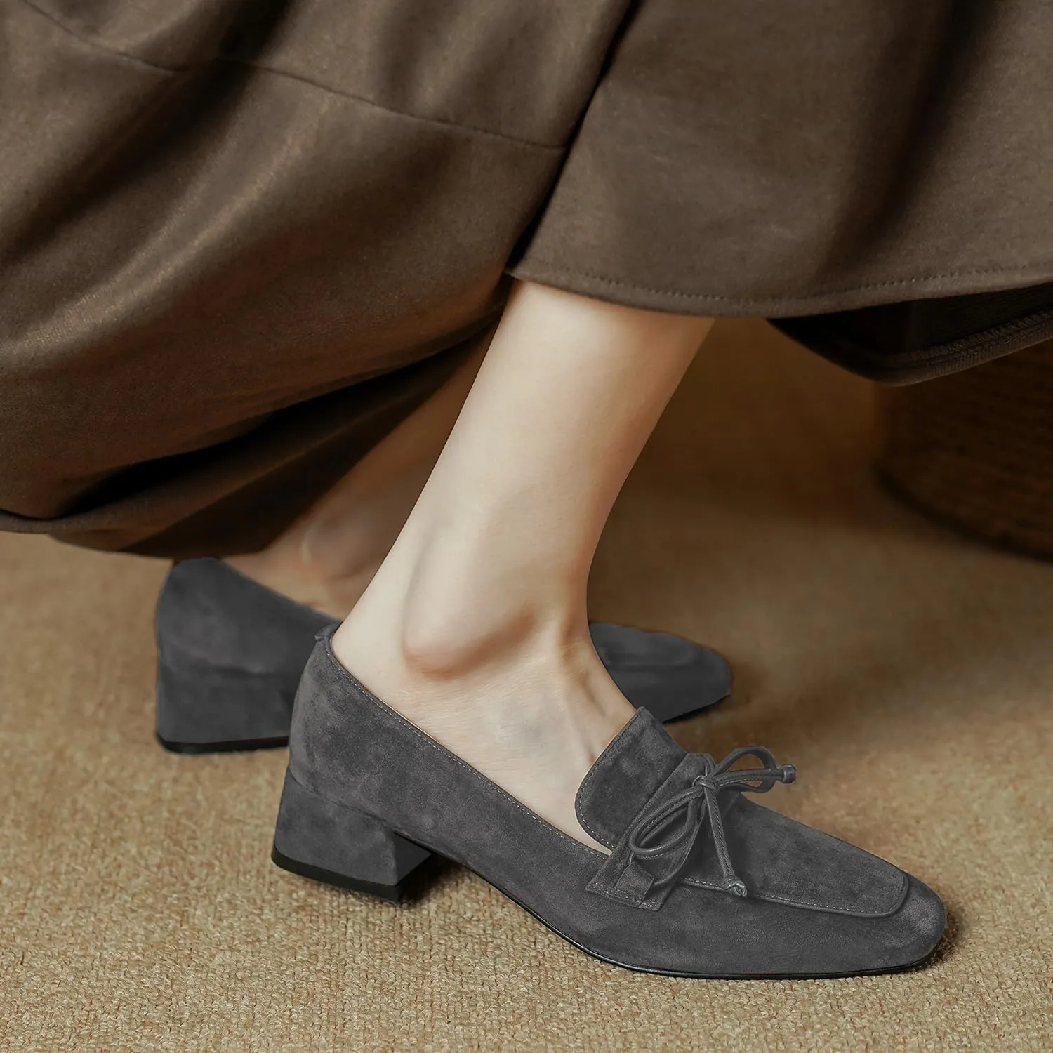 MOOMMO Women Chunky Low Heel Loafers Bow Suede Slip On Closed Square Toe Loafer Shoes Oxfords Comfy 1 Inch Block Heels Dress Shoes Pumps Office Work Pumps Vintage Retro Comfy 4-11 M US