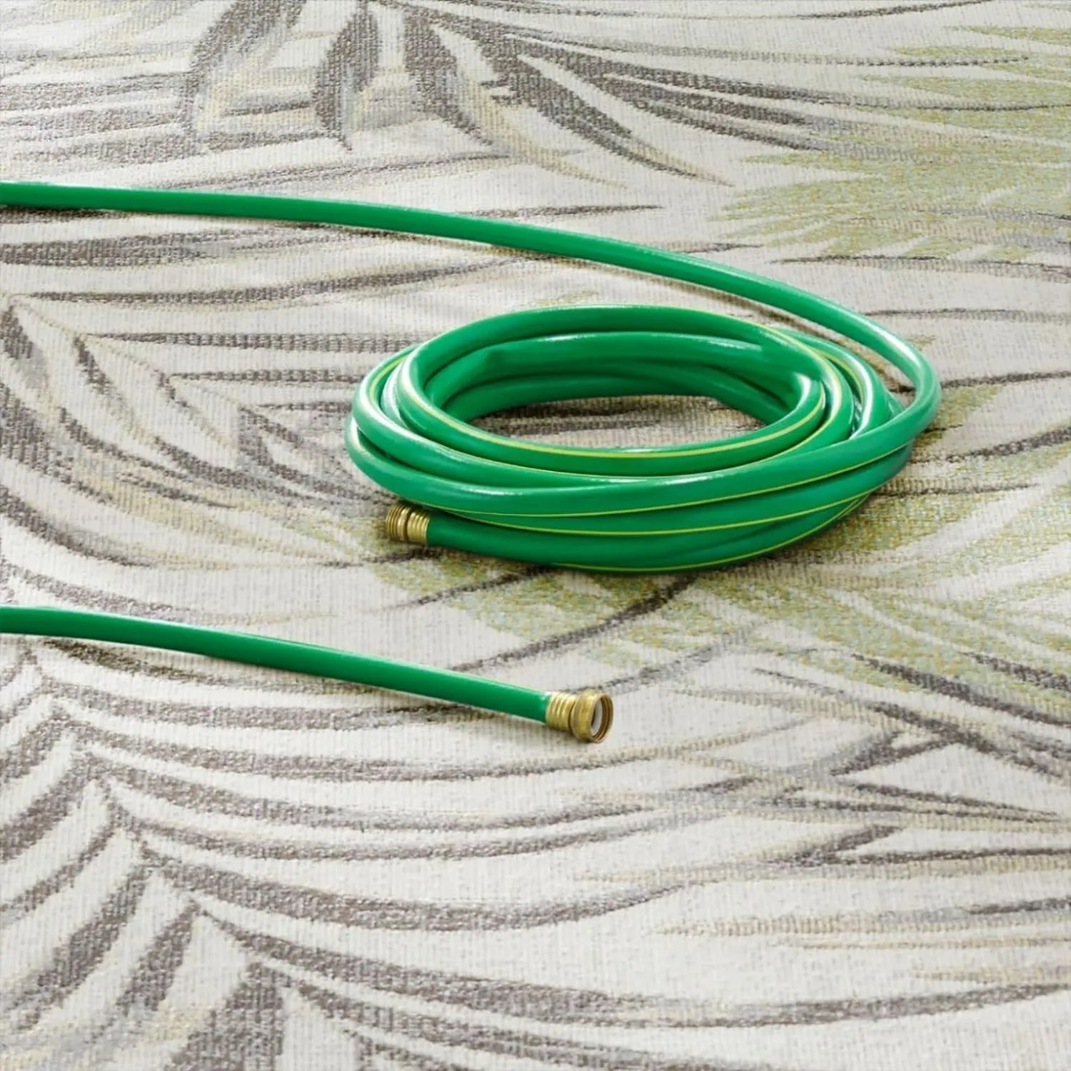Tommy Bahama Malibu Palm Springs Coastal Indoor/Outdoor Area Rug, Ivory/Green, 5'3"x7'3"