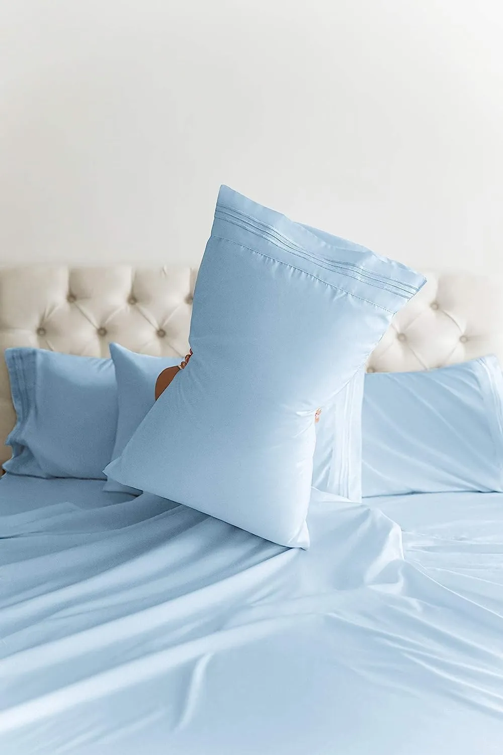 Twin 4 Piece Sheet Set - Comfy, Breathable & Cooling - Hotel Luxury Bedding for Women, Men, Kids & Teens - 1 Flat & 1 Fitted Sheet & 2 Pillowcases w/ Deep Pockets - Soft and Wrinkle Free - Baby Blue